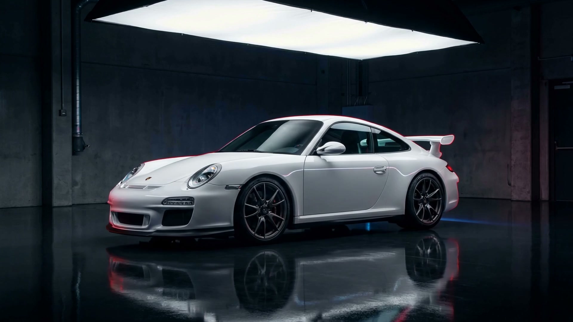 White Porsche 997.2 GT3 side